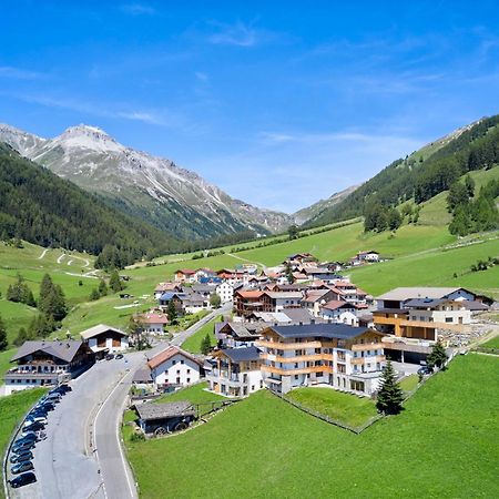 Hotel Anigglhof Malles Venosta Esterno foto
