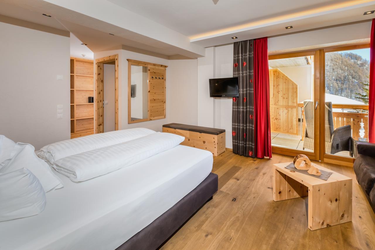 Hotel Anigglhof Malles Venosta Esterno foto